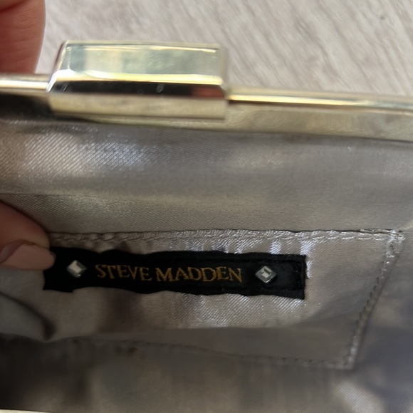 Steve Madden silver metal clutch - Picture 3 of 4